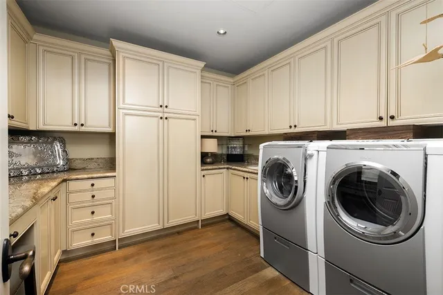 a view of kitchen and washer and dryer