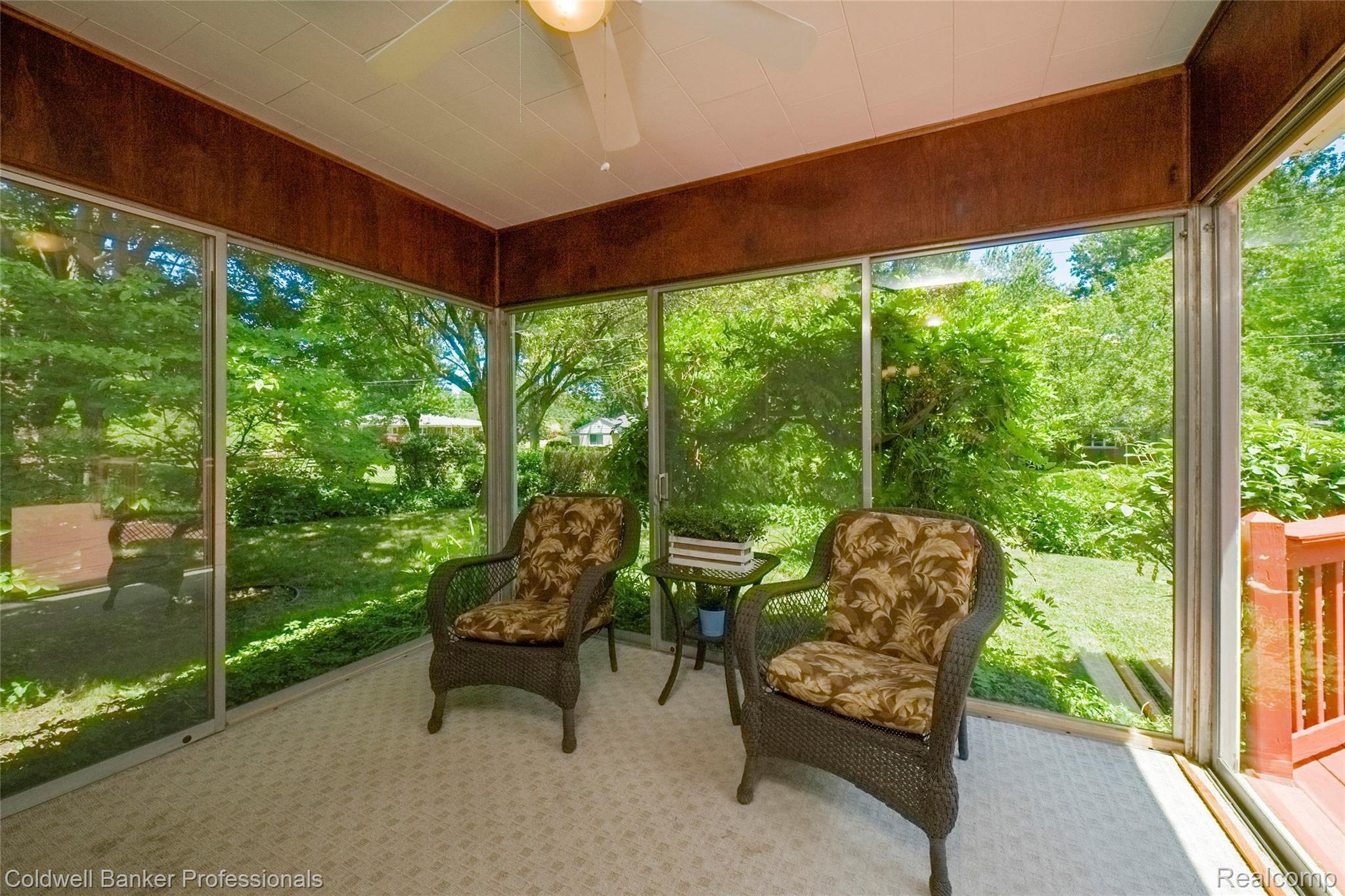 28390 Farmington Road Farmington, MI 48334 - Photo 12 of 37 Sun Room
