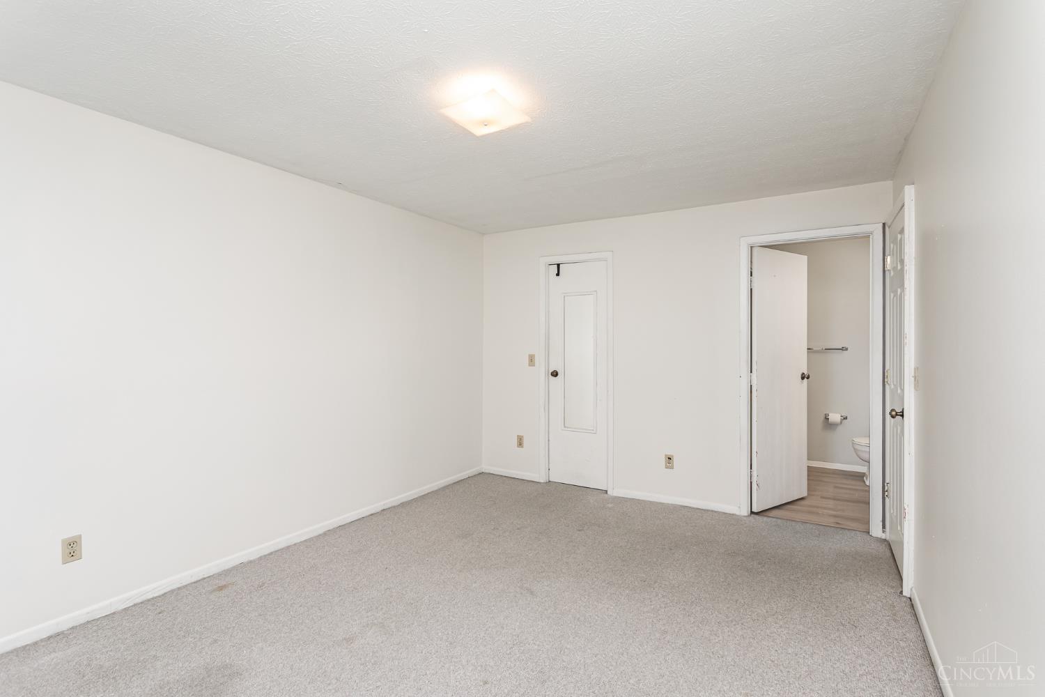 518 Riddle Road, Unit 12 Cincinnati, OH 45220 - Photo 10 of 15