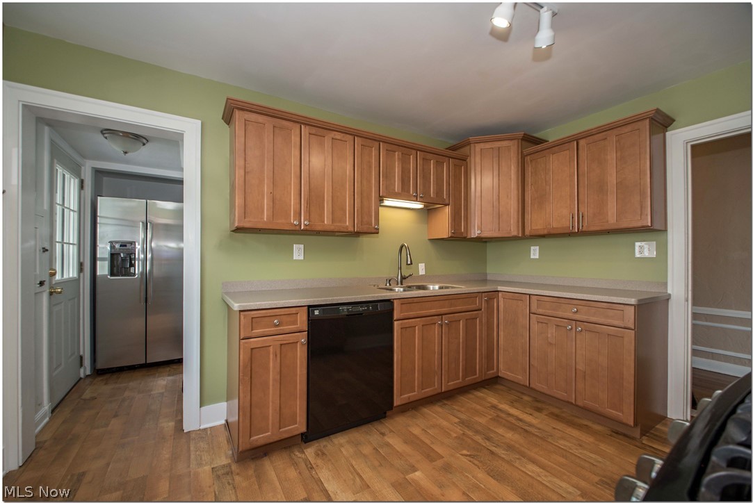 3266 Braemar Road Cleveland, OH 44120 - Photo 4 of 26 Kitchen.