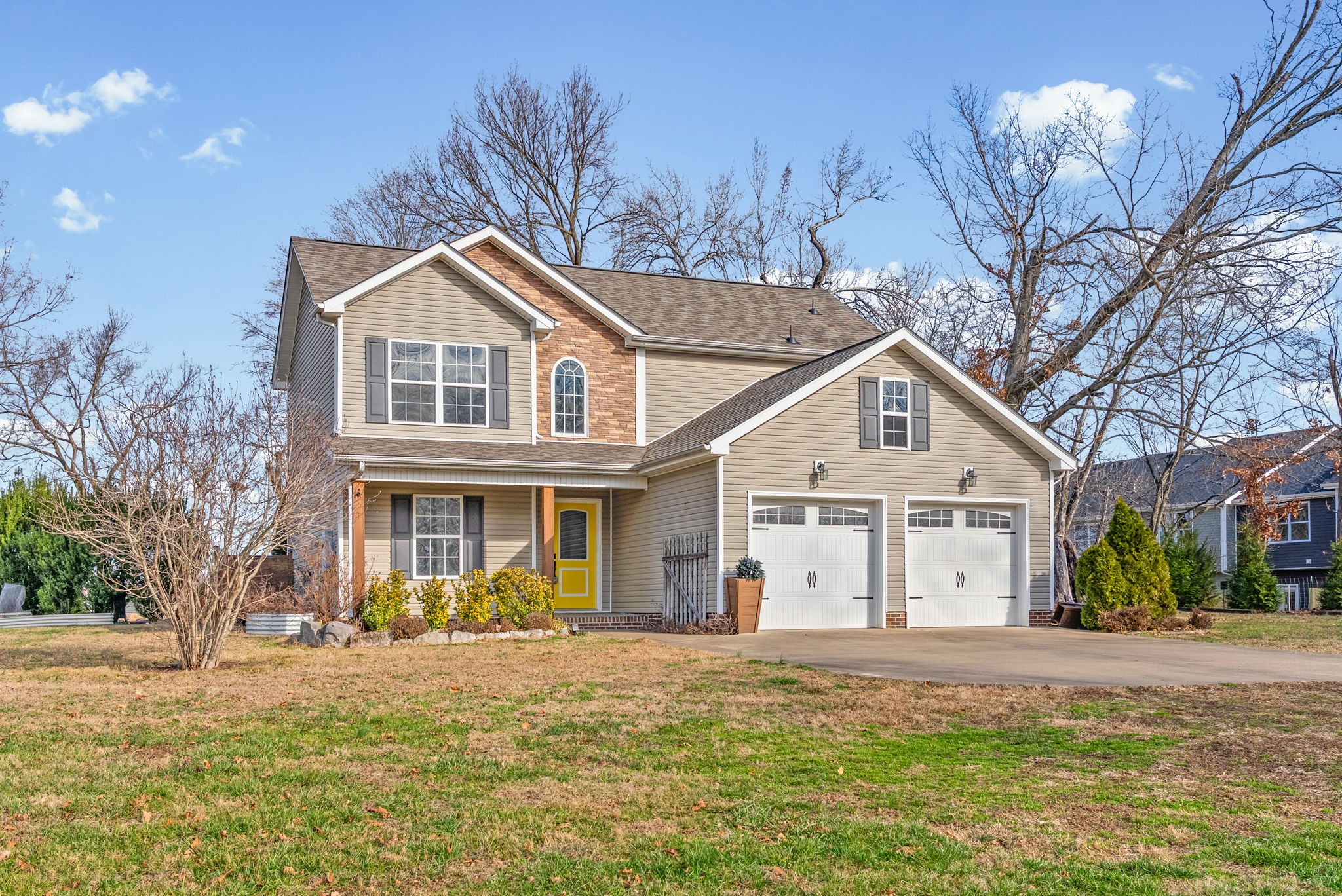 1903 East Boy Scout Road Clarksville, TN 37042 - Photo 3 of 36 a front view of a house with a yard and garage
