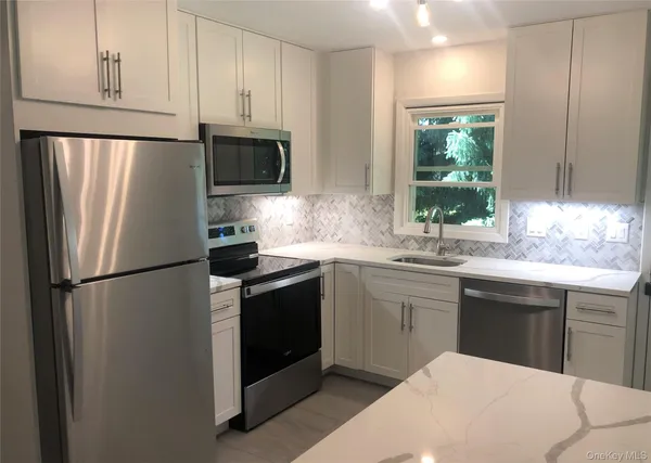 $3,200 | 3213 South Shelley Street, Mohegan Lake, NY 10547