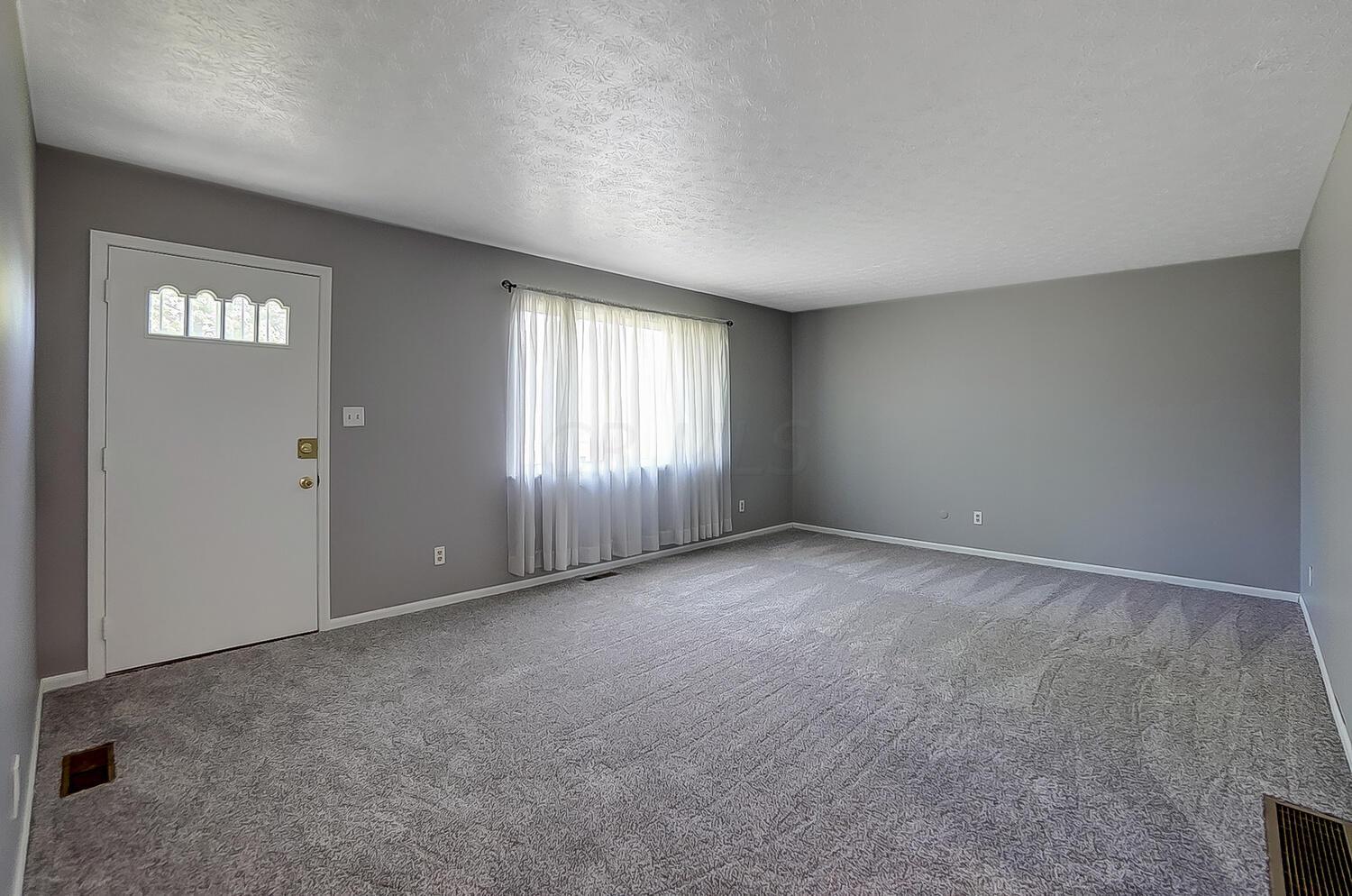4599 Zuber Road Orient, OH 43146 - Photo 3 of 65 Living Room