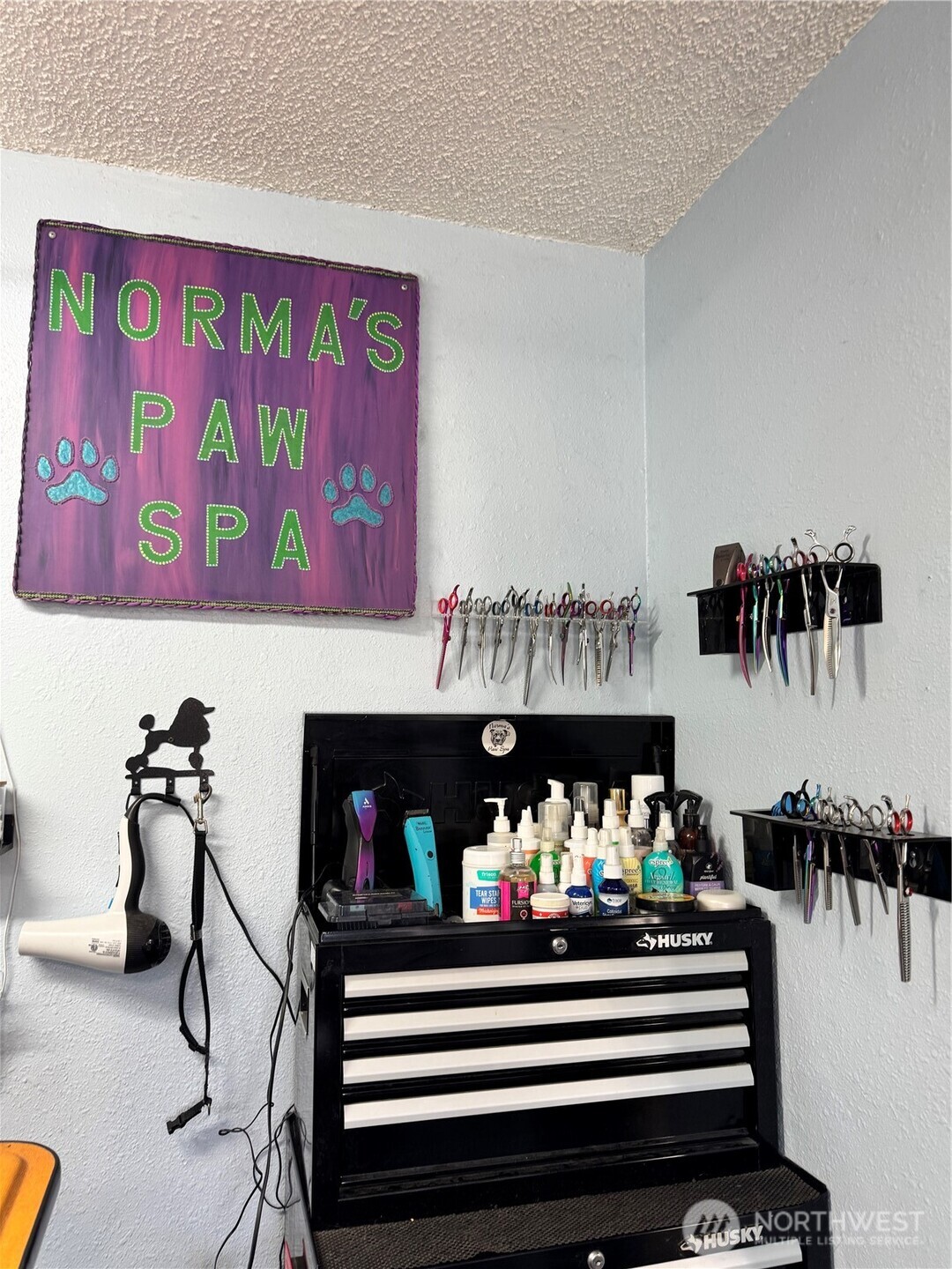 61 North Kean Street Republic, WA 99166 - Photo 14 of 34 a living room with furniture and a fireplace
