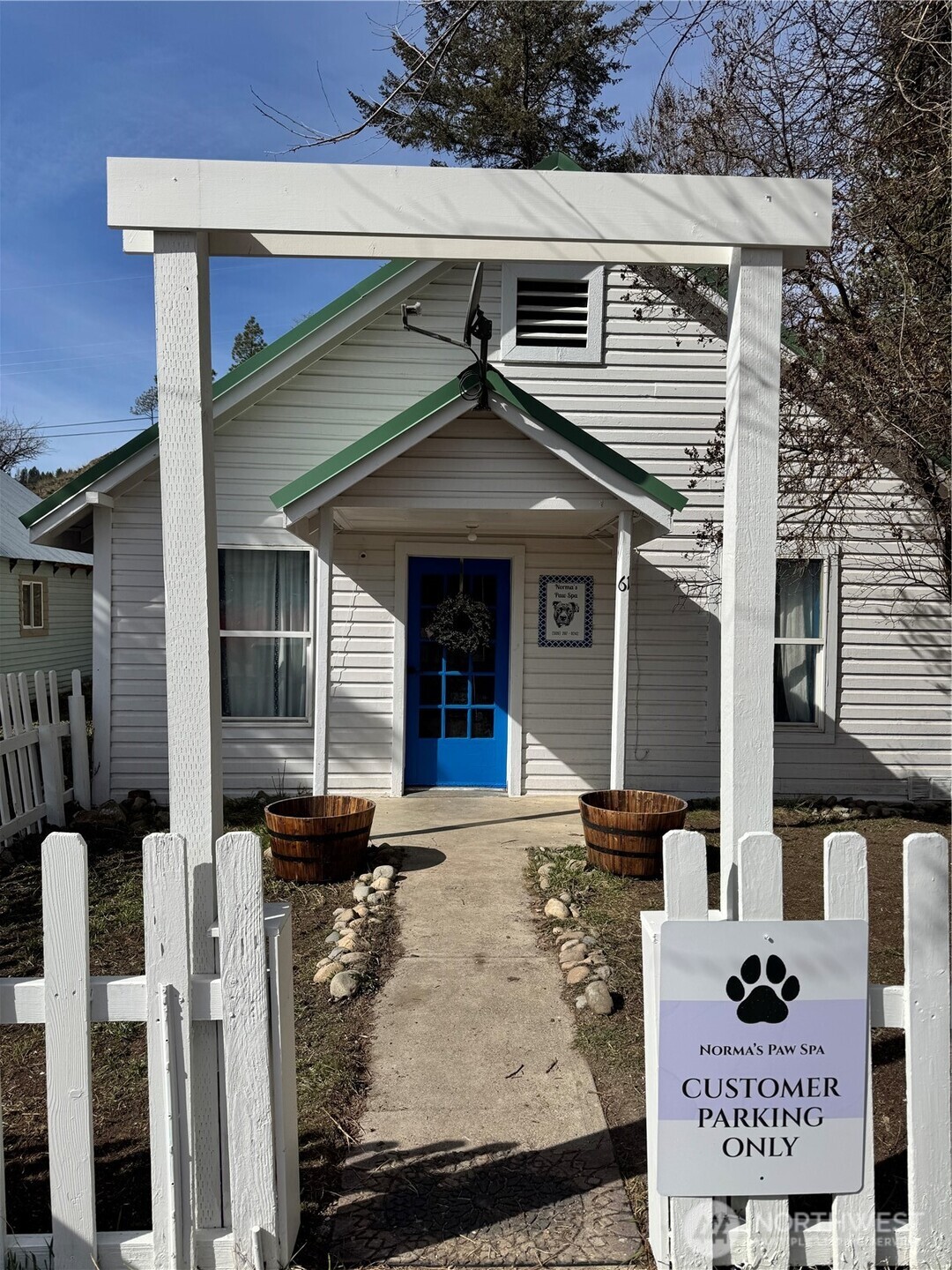61 North Kean Street Republic, WA 99166 - Photo 2 of 34 front view of a house with a door