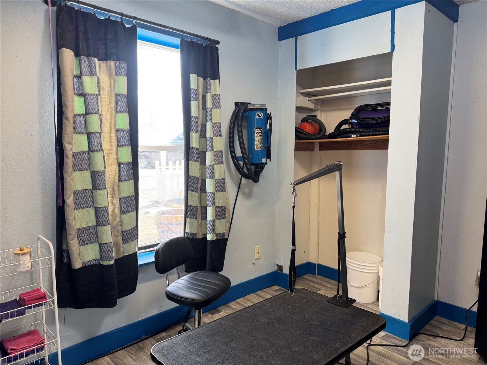 61 North Kean Street Republic, WA 99166 - Photo 27 of 34 a living room with furniture and a window