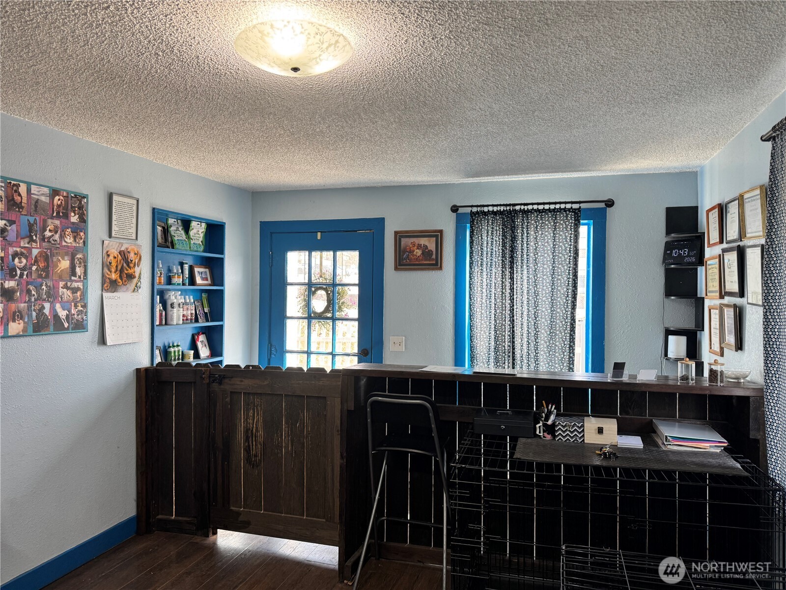 61 North Kean Street Republic, WA 99166 - Photo 30 of 34 a locker room with window