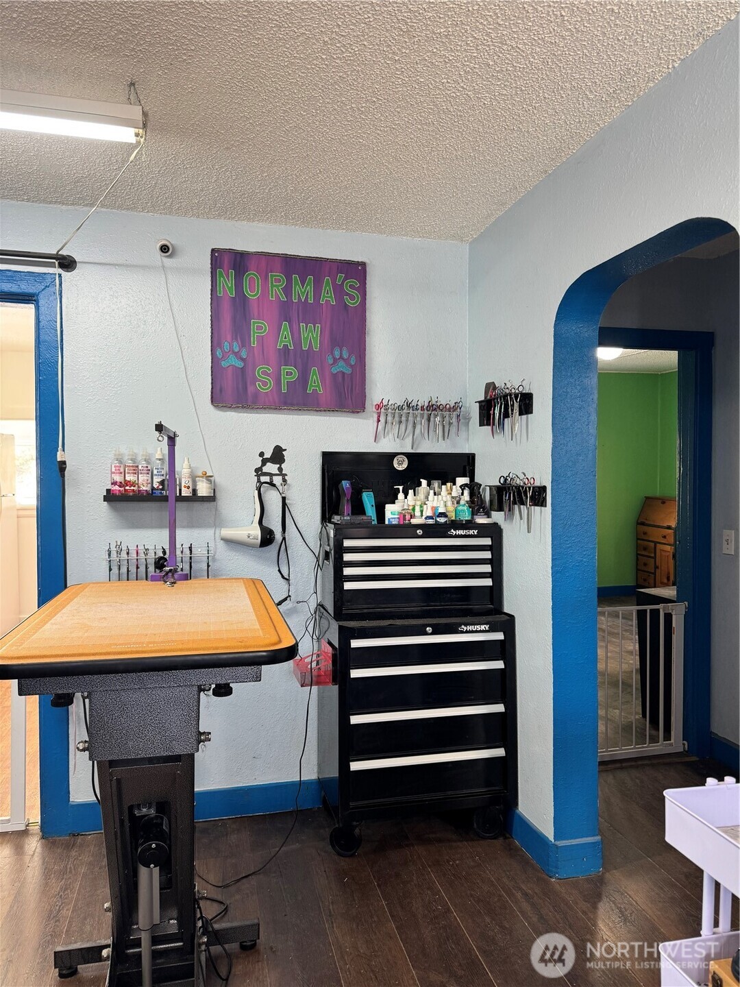 61 North Kean Street Republic, WA 99166 - Photo 4 of 34 a room with furniture and air hockey table