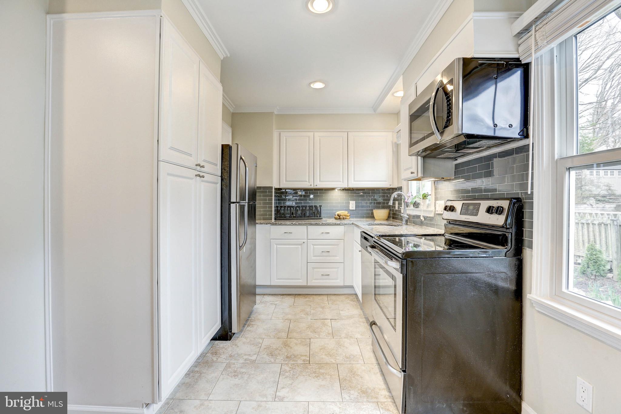 3118 Fayette Road Kensington, MD 20895 - Photo 13 of 35 Kitchen w/granite countertops.