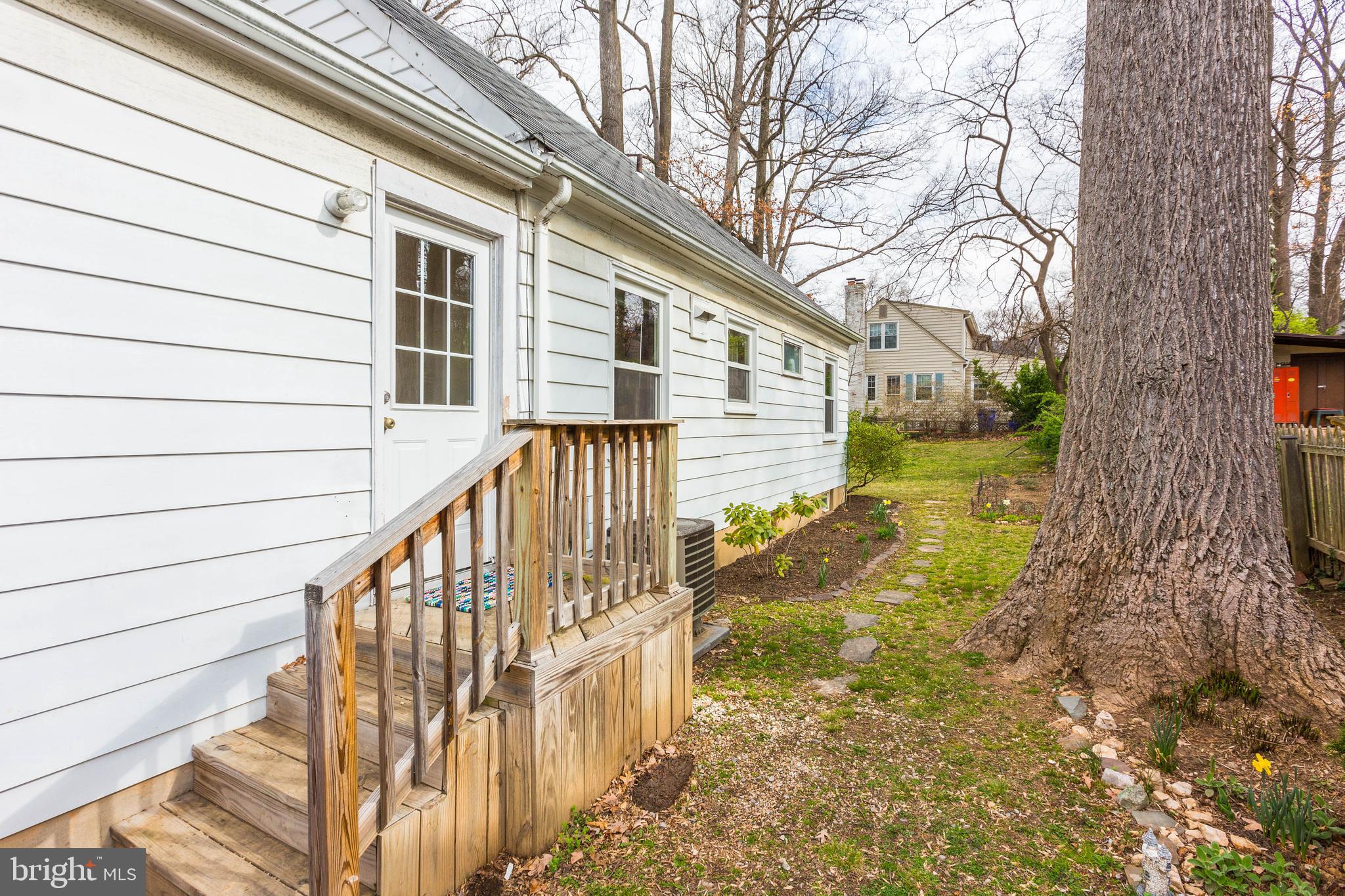 3118 Fayette Road Kensington, MD 20895 - Photo 31 of 35 Backyard access from the dining room.