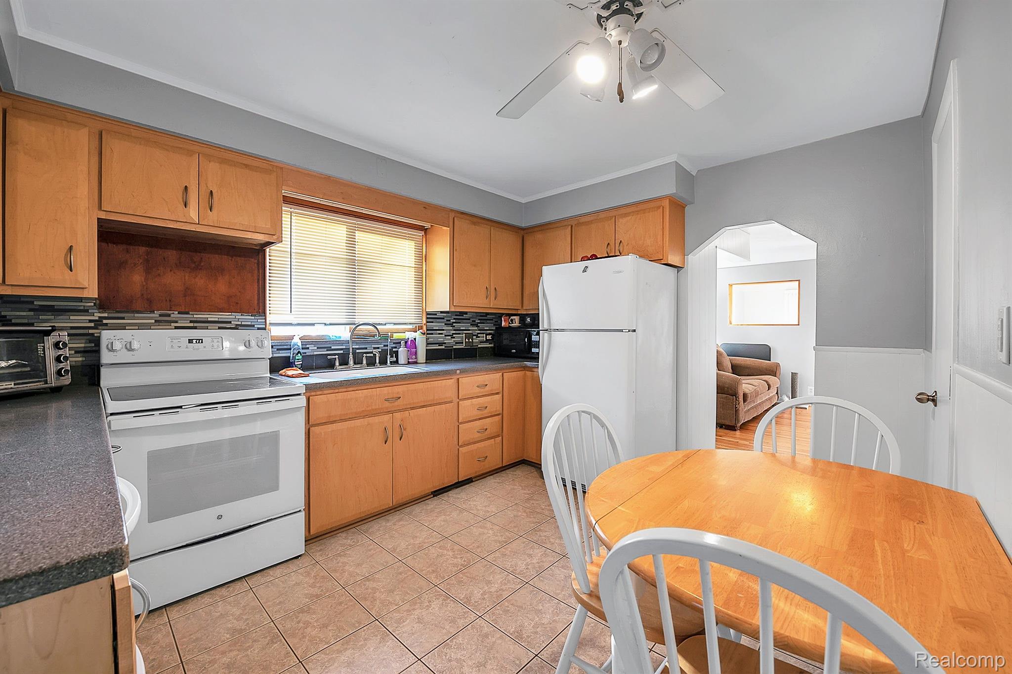 11150 Pardee Road Taylor, MI 48180 - Photo 14 of 27 Gallery Image 14