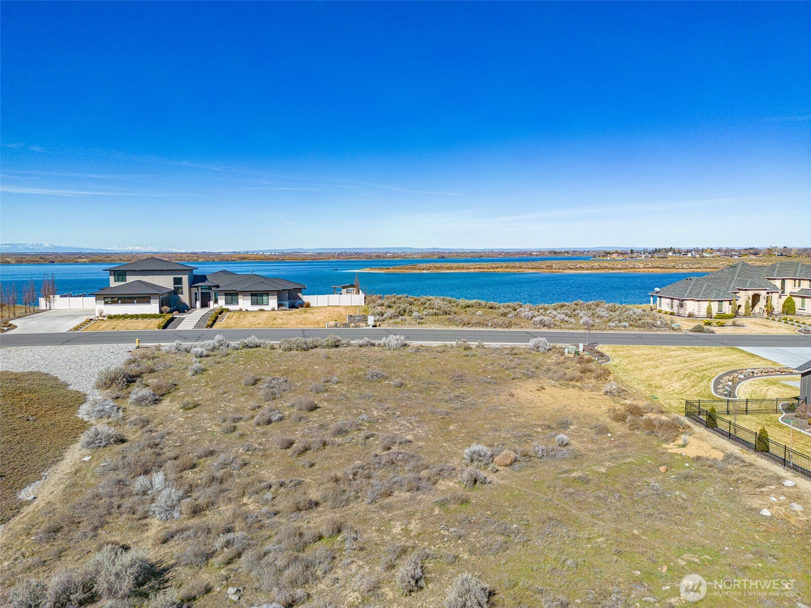 7382 Dune Lake Road Southeast Moses Lake, WA 98837 - Photo 3 of 13