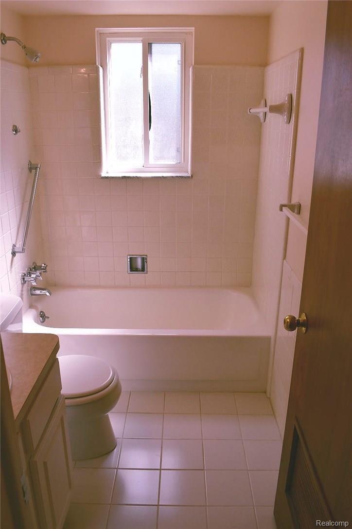 29516 Hoover Road, Unit 69 Warren, MI 48093 - Photo 30 of 34 20170509_161006.jpg