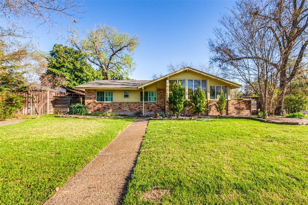 9759 Shoreview Road Dallas, TX 75238 - Photo 2 of 17 Subject front faces south