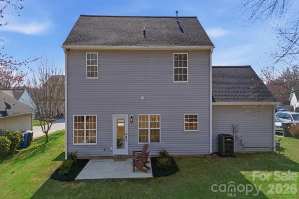 a front view of house with yard