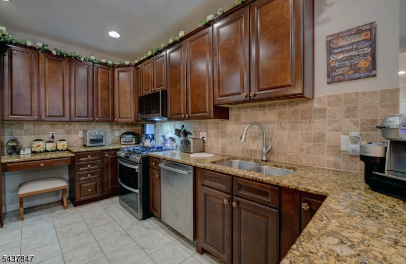 1113 Warren's Way Wanaque, NJ 07465 - Photo 10 of 26