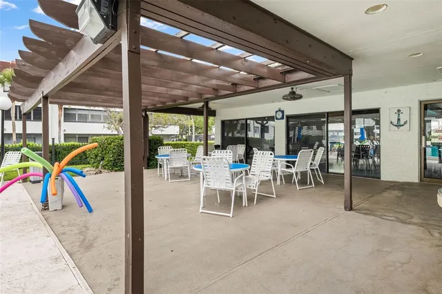 a view of a work space with furniture