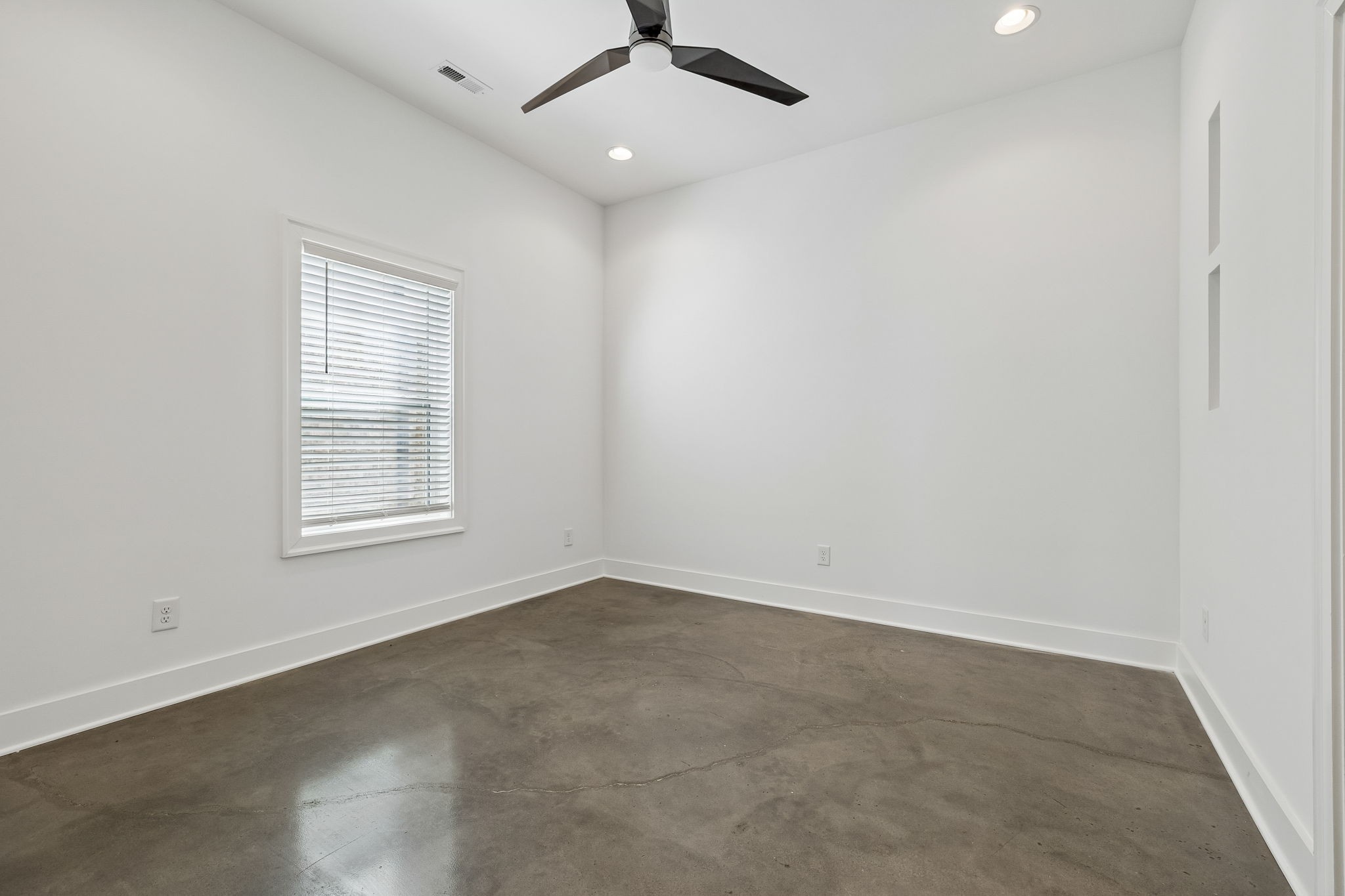 904 North Maple Street Murfreesboro, TN 37130 - Photo 11 of 34 an empty room with a window and a fan