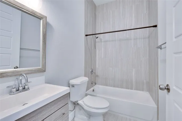 $1,700 | 4507 East Martin Luther King Jr Boulevard, Unit 132, Austin, TX 78721