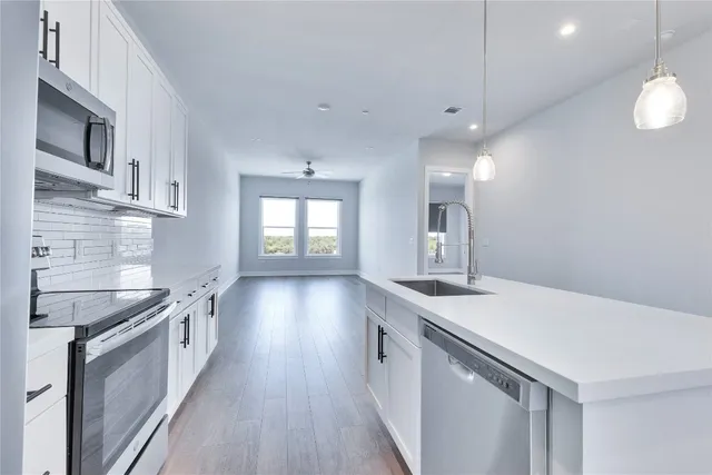 $1,700 | 4507 East Martin Luther King Jr Boulevard, Unit 132, Austin, TX 78721