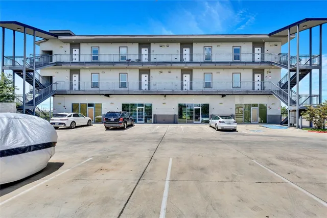 $1,700 | 4507 East Martin Luther King Jr Boulevard, Unit 132, Austin, TX 78721