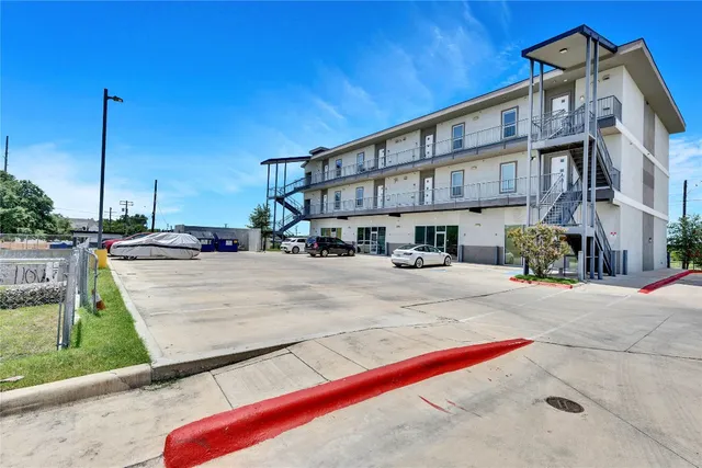 $1,700 | 4507 East Martin Luther King Jr Boulevard, Unit 132, Austin, TX 78721