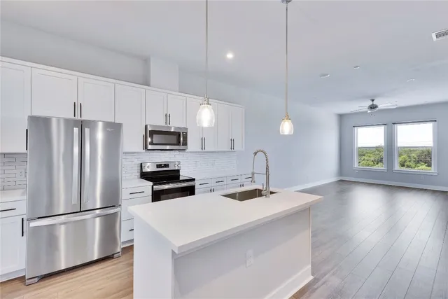 $1,700 | 4507 East Martin Luther King Jr Boulevard, Unit 132, Austin, TX 78721