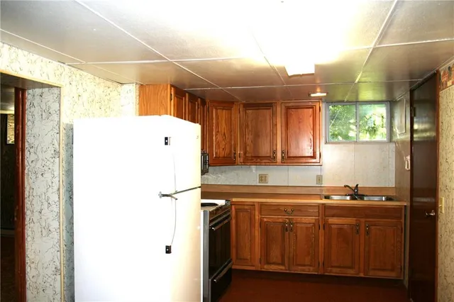 a view of a room with an empty space