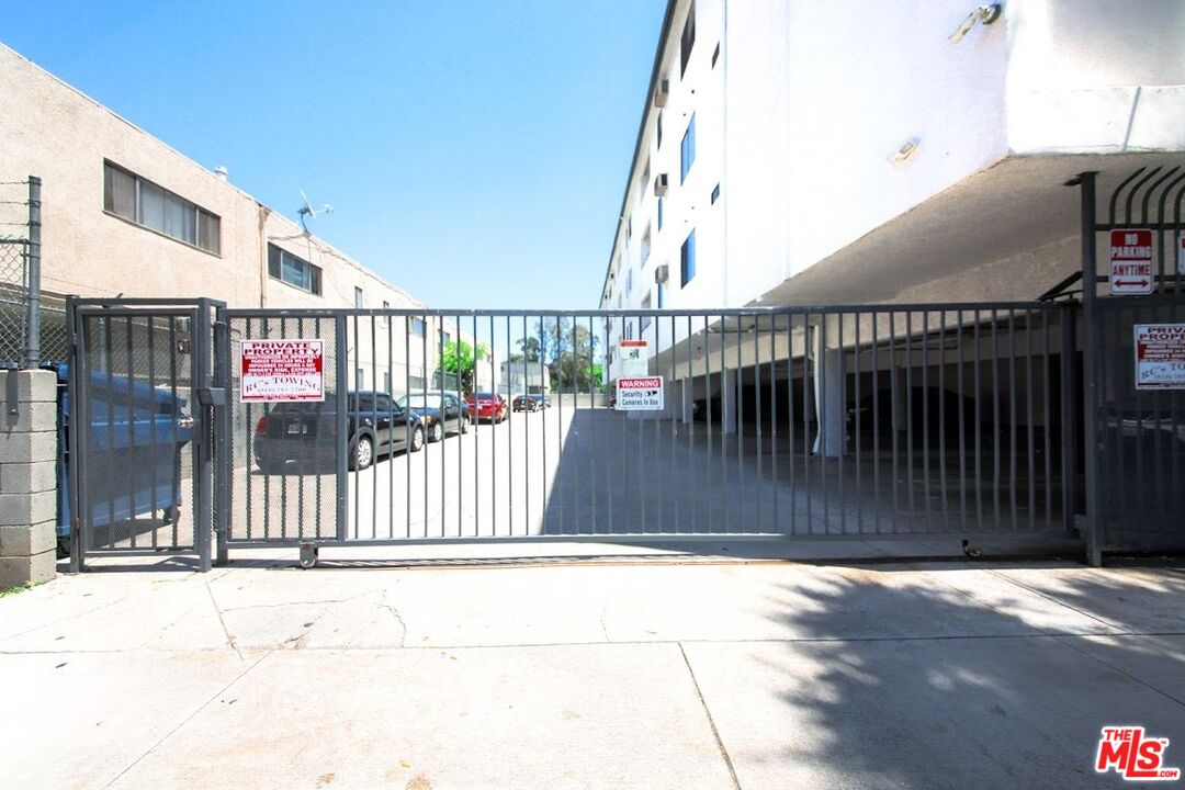 7342 Haskell Avenue Van Nuys, CA 91406 - Photo 9 of 10 a view of entryway