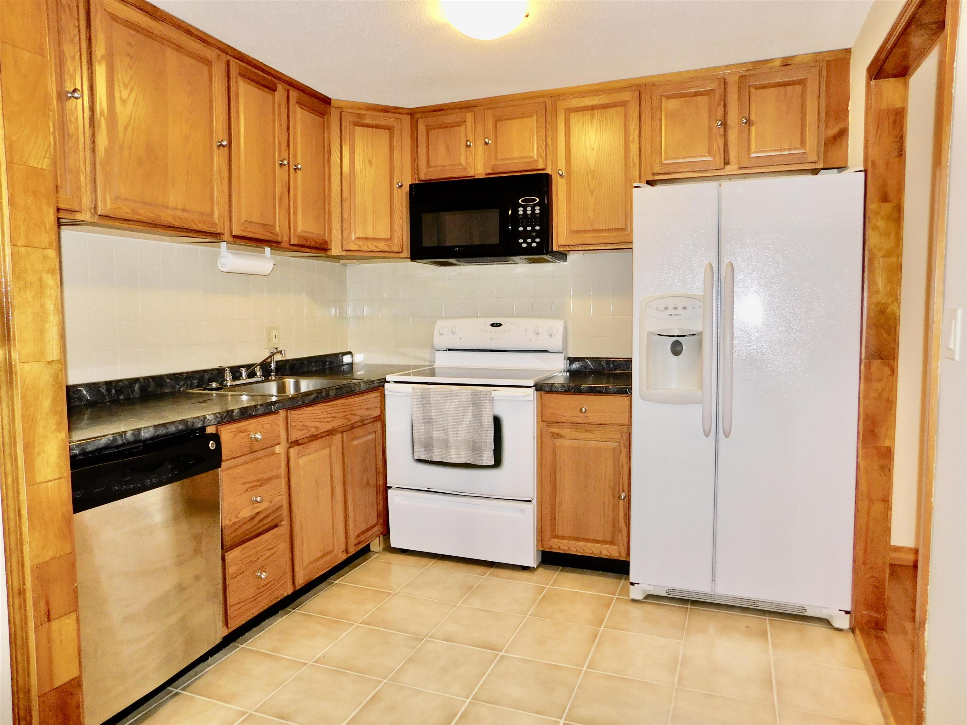 34 English Village Road, Unit 303 Manchester, NH 03102 - Photo 3 of 17 Gallery Image 3