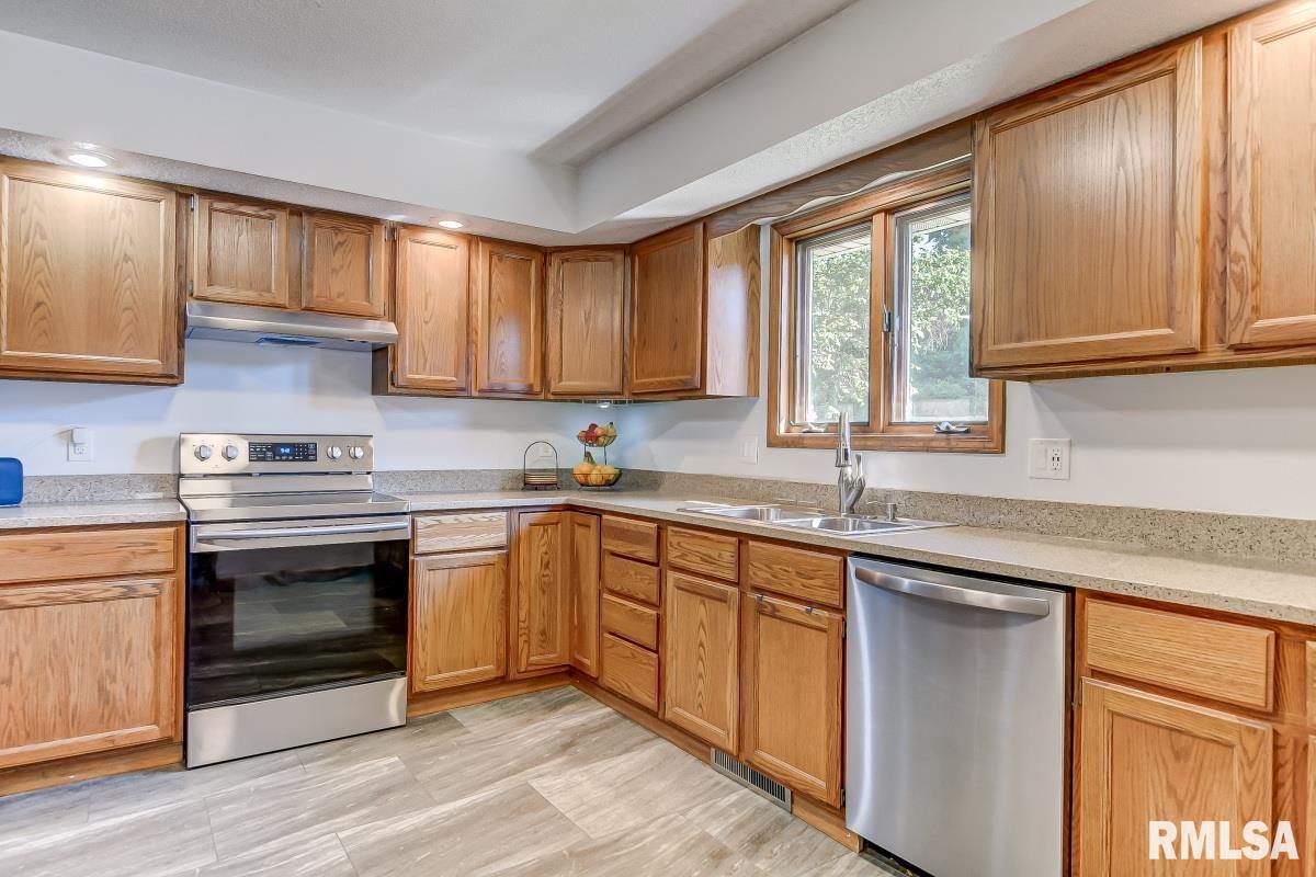 2925 Mill Point Court Springfield, IL 62704 - Photo 10 of 37 Gallery Image 10