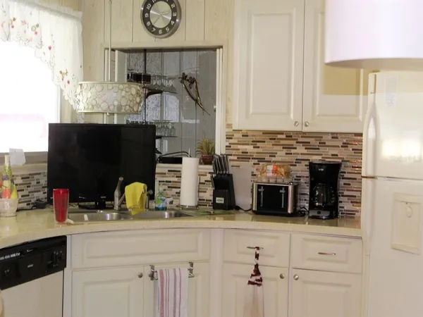 $105,000 | 129 Royal Palm Circle, Largo, FL 33778