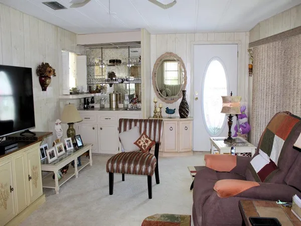 $105,000 | 129 Royal Palm Circle, Largo, FL 33778