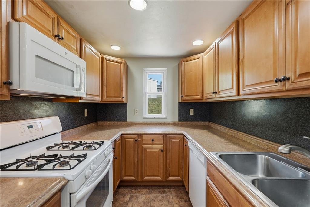 181 Castle Road Pittsburgh, PA 15234 - Photo 10 of 32 Gallery Image 10