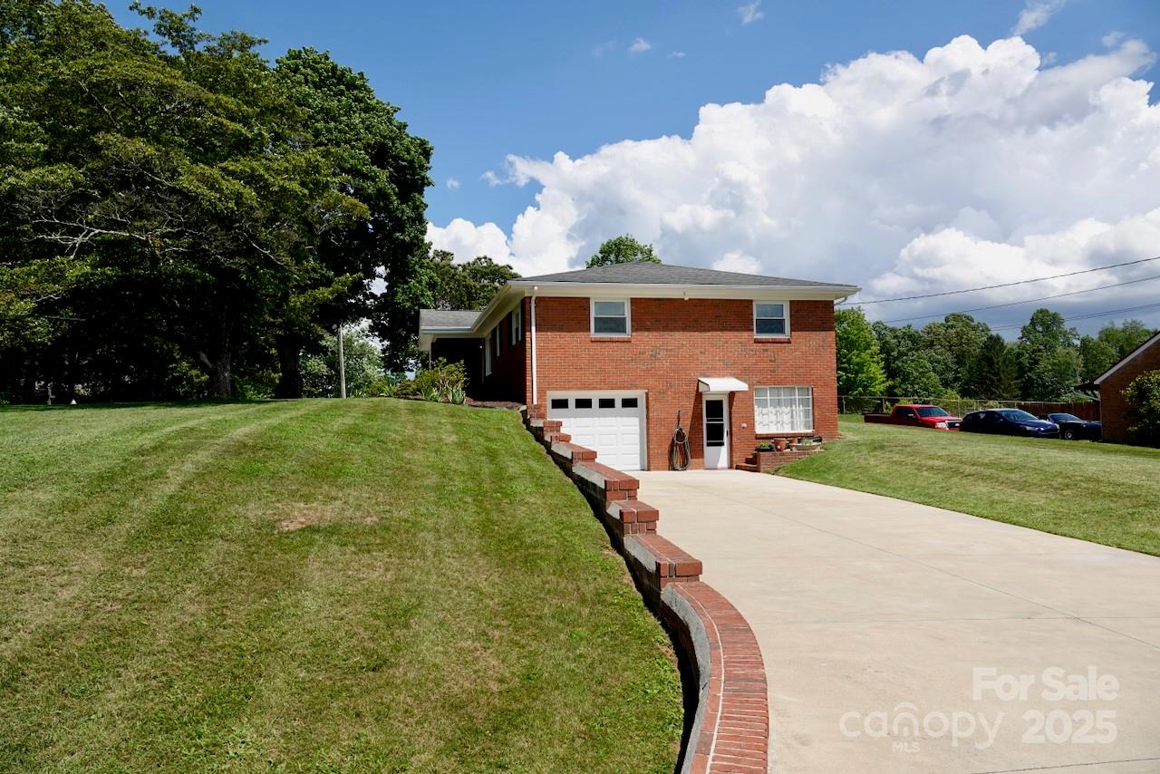 795 Monte Vista Road Candler, NC 28715 - Photo 7 of 31 Gallery Image 7