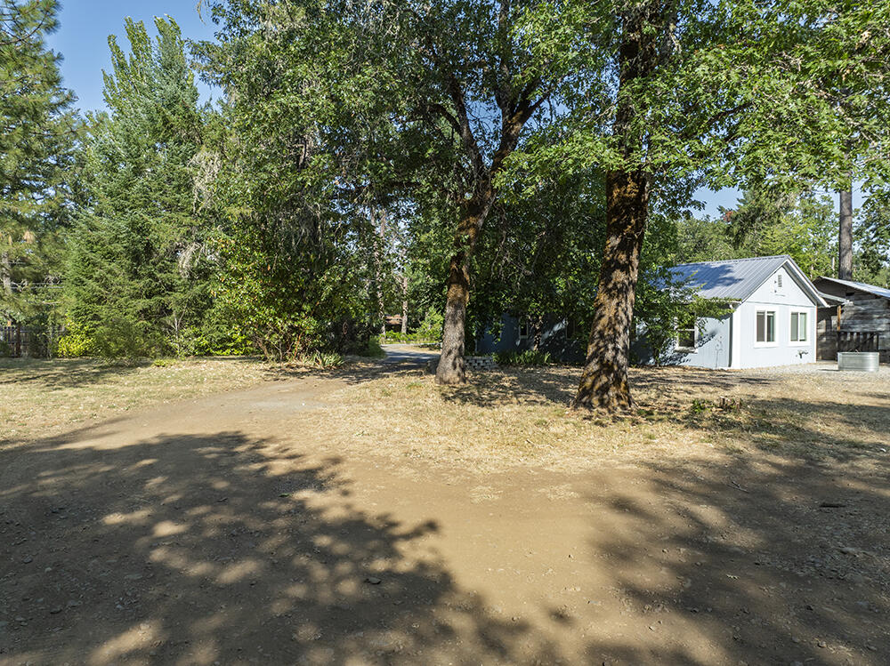 2524 Rockydale Road Cave Junction, OR 97523 - Photo 2 of 22 2