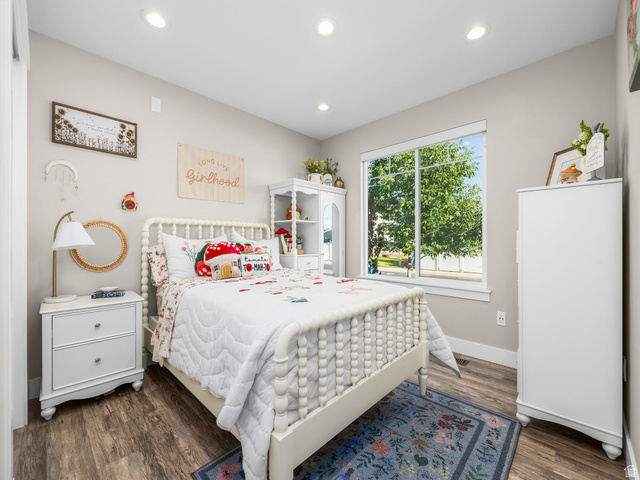 7 Sterling Loop Vineyard, UT 84059 - Photo 25 of 43 Bright room with wood-finish flooring, recessed lighting, and a large window