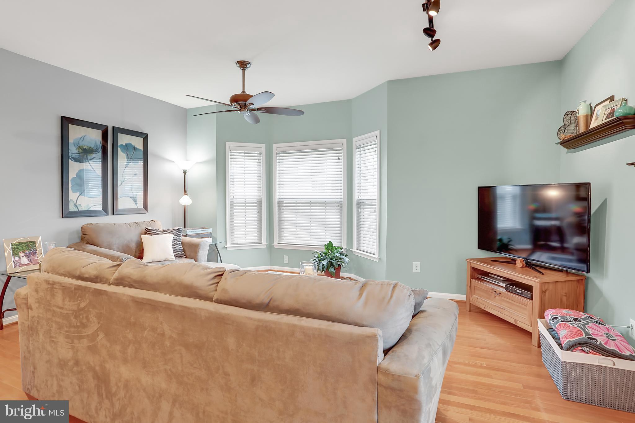 41864 Diabase Square Aldie, VA 20105 - Photo 11 of 30 Family Room