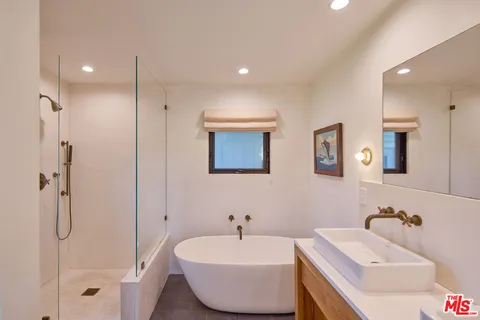 $2,100,000 | 29500 Heathercliff Road, Unit 225, Malibu, CA 90265