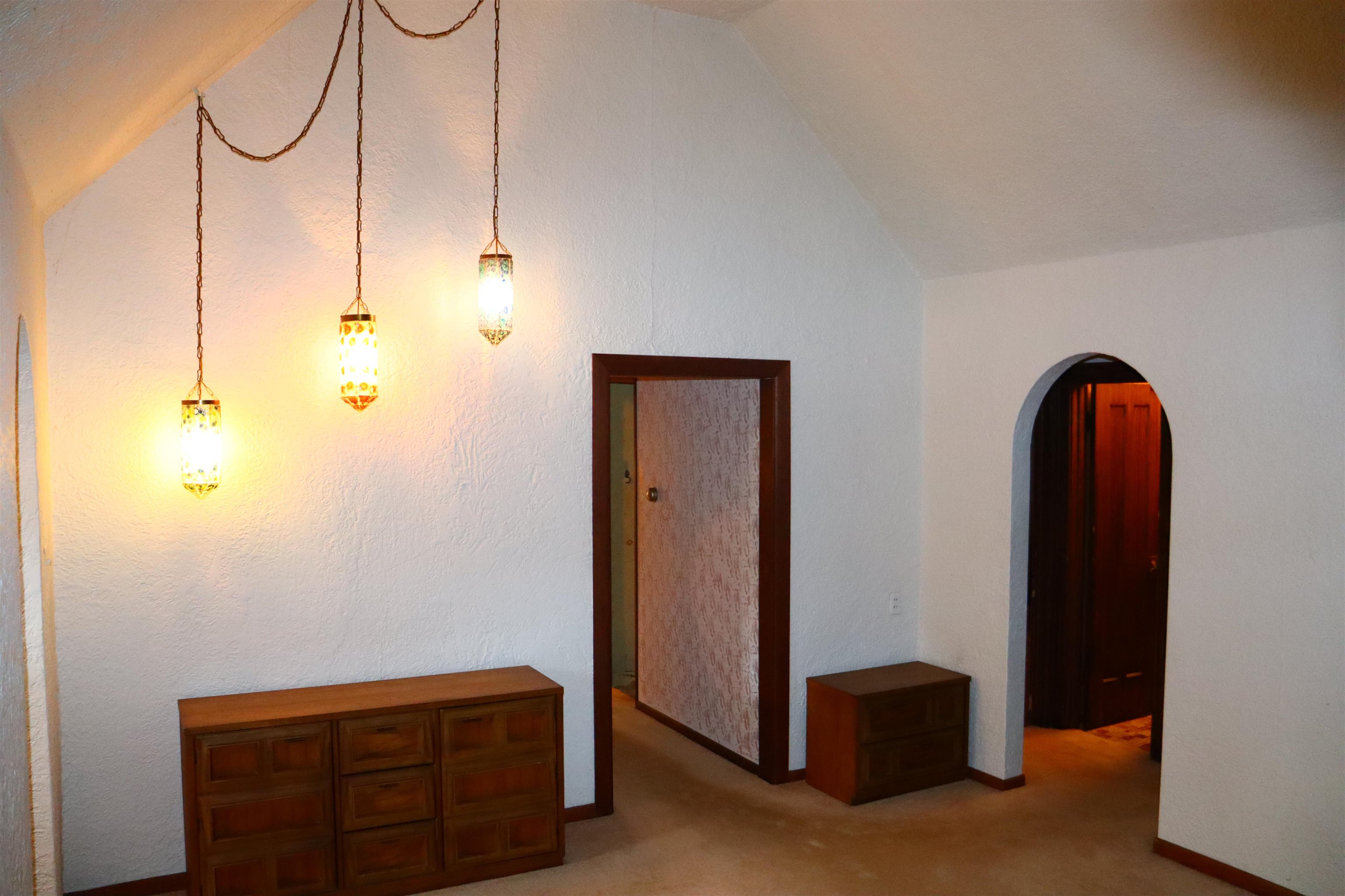 470 Brookside Road North Barrington, IL 60010 - Photo 22 of 38 a room with a door and a closet