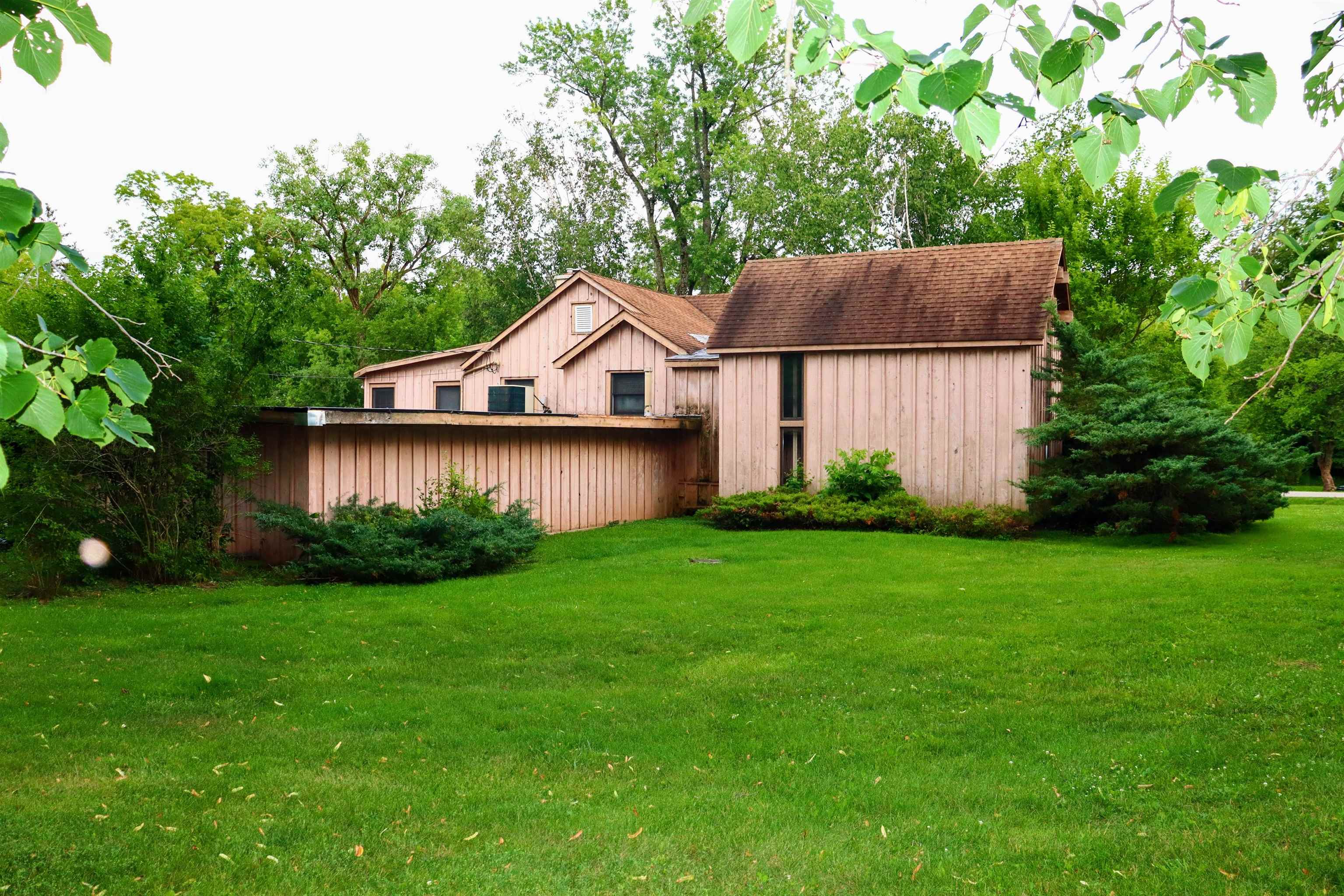 470 Brookside Road North Barrington, IL 60010 - Photo 38 of 38 a front view of a house with garden