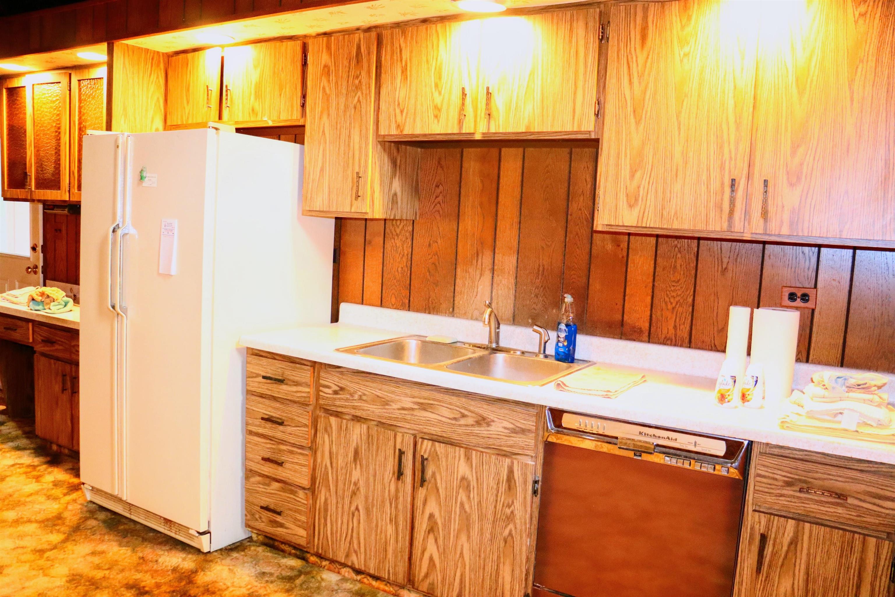 470 Brookside Road North Barrington, IL 60010 - Photo 7 of 38 a bathroom with a sink and a mirror