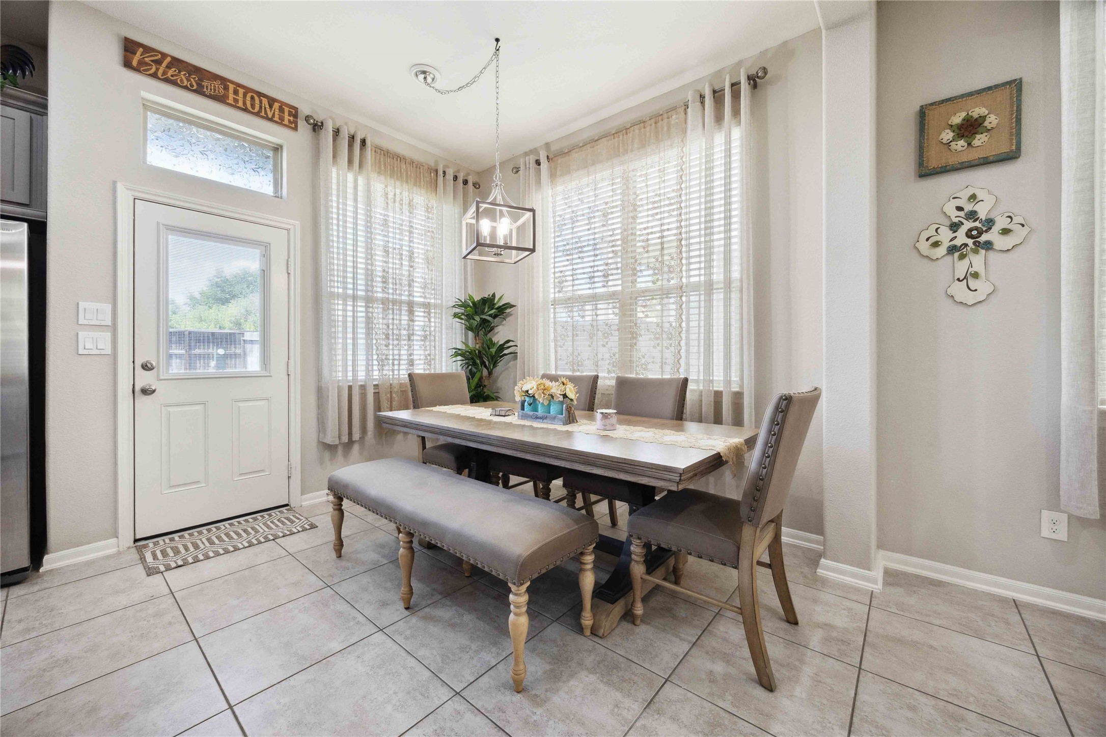 323 Biltmore Loop Montgomery, TX 77316 - Photo 8 of 27 Dining area adjacent to kitchen with upgraded lighting.