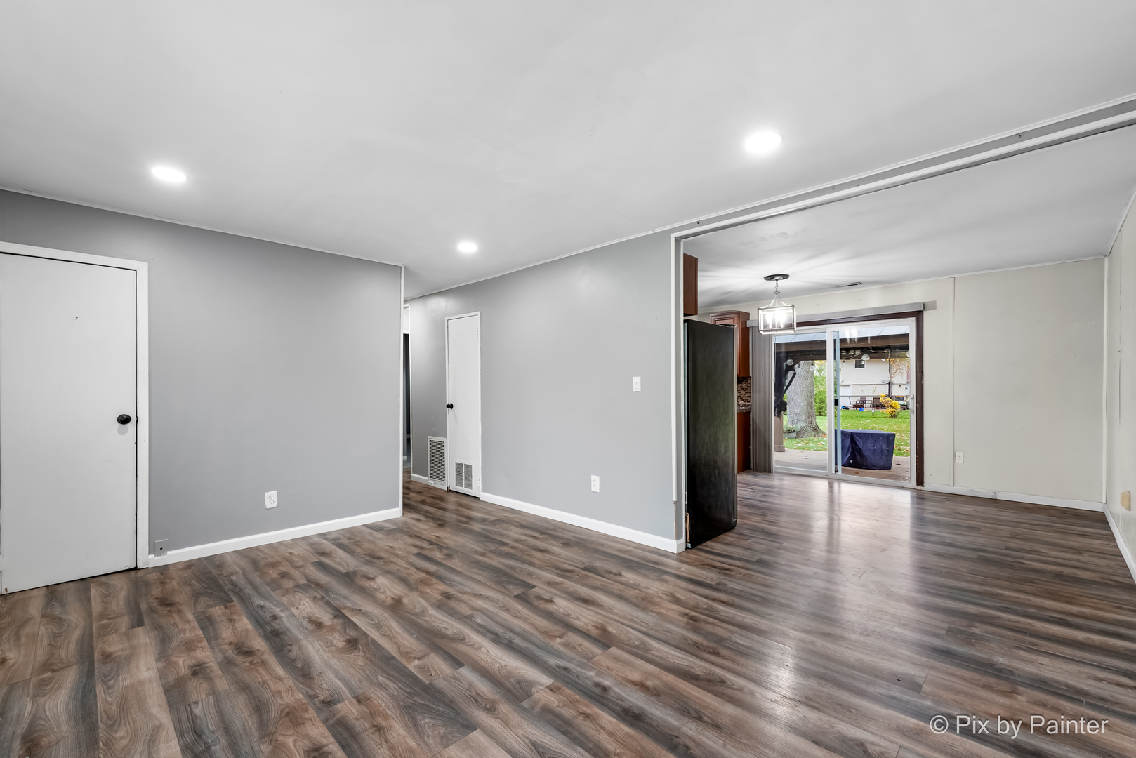 718 Sunset Circle Streamwood, IL 60107 - Photo 2 of 18 Gallery Image 2