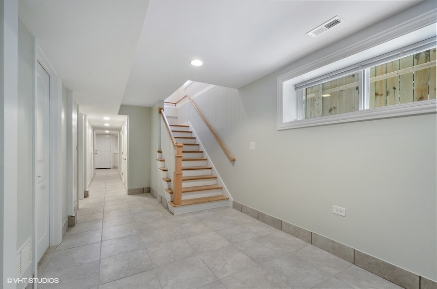 5816 North Ridge Avenue, Unit 1F Chicago, IL 60660 - Photo 11 of 18 a view of an empty room with stairs