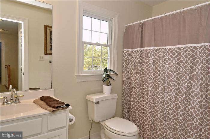120 Little Quarry Road Gaithersburg, MD 20878 - Photo 14 of 16 Bath