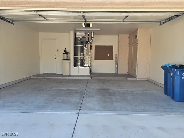 $2,100 | 2730 Darby Falls Drive, Las Vegas, NV 89134