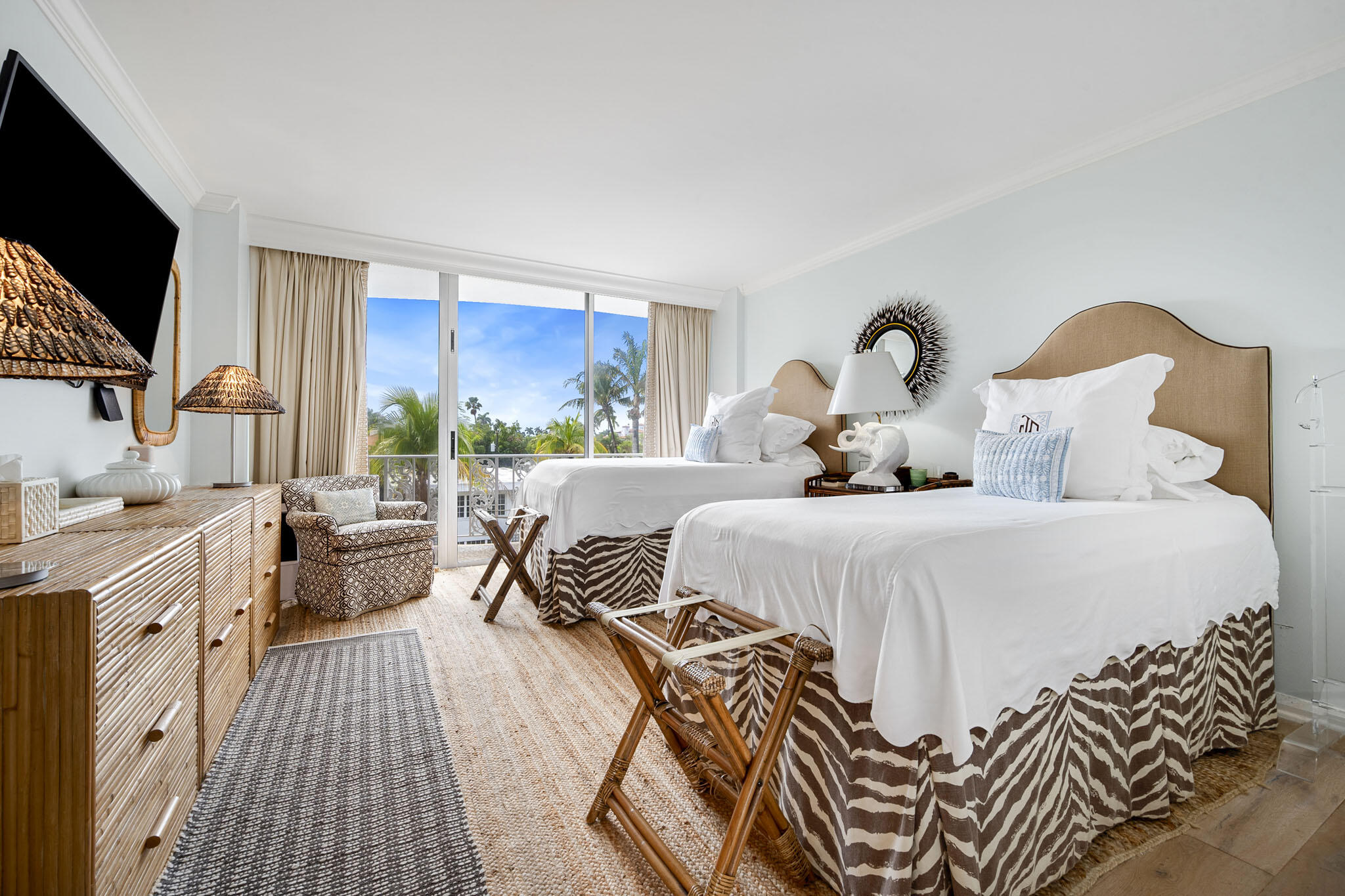 227 Australian Avenue, Unit 3E Palm Beach, FL 33480 - Photo 8 of 16 9