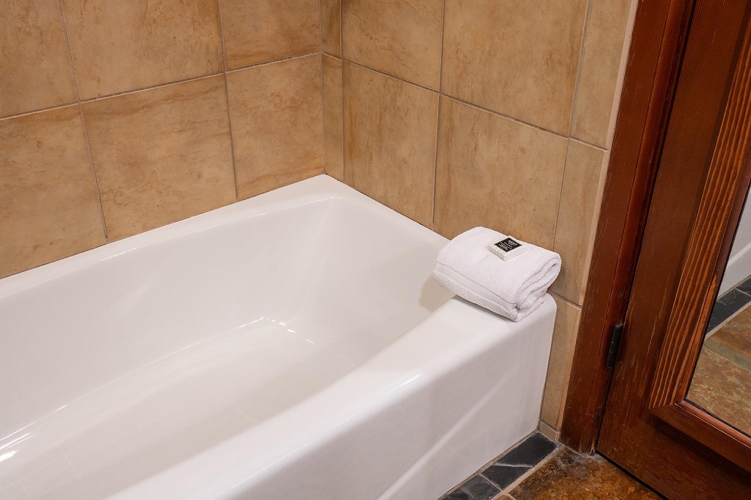 400 Resort Road, Unit 635 Olympic Valley, CA 96146 - Photo 12 of 23 a bathroom with a bathtub