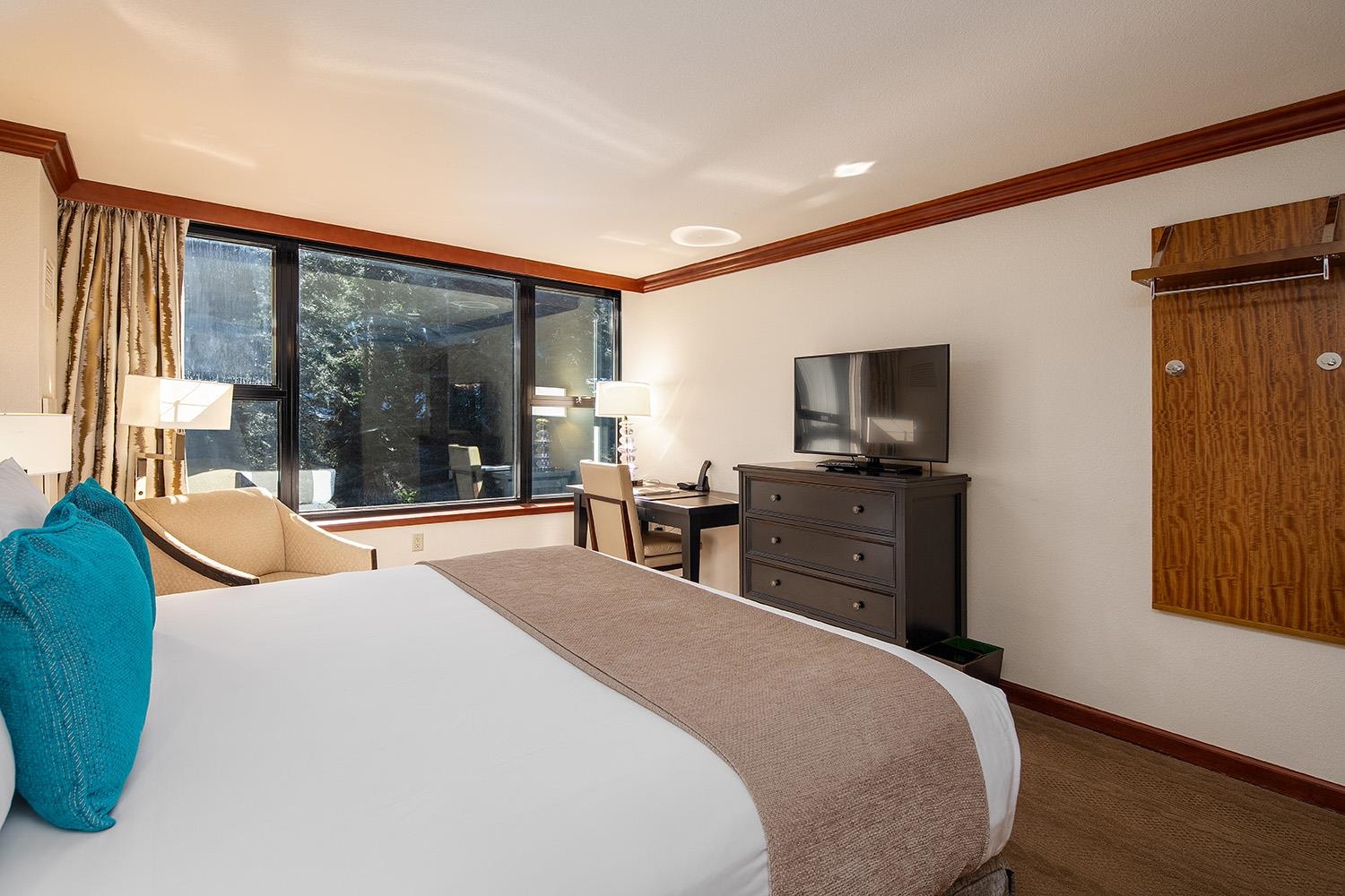 400 Resort Road, Unit 635 Olympic Valley, CA 96146 - Photo 2 of 23 a bed room with a bed and a television